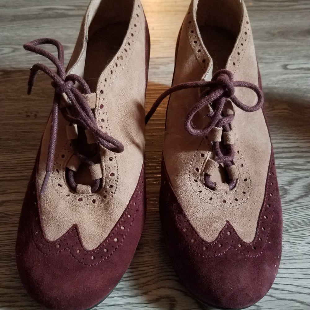 8 1/2  2 tone brown tan wedge